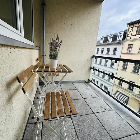Urban Flats Aparthotel 3*