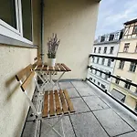 Urban Flats Aparthotel 3*