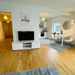Urban Flats Aparthotel 3*